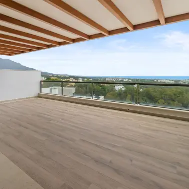 Sale of middle floor apartment in Nueva Andalucía
