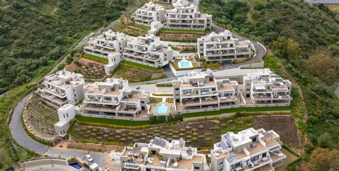 Venta de apartamento en planta media en Nueva Andalucía 2