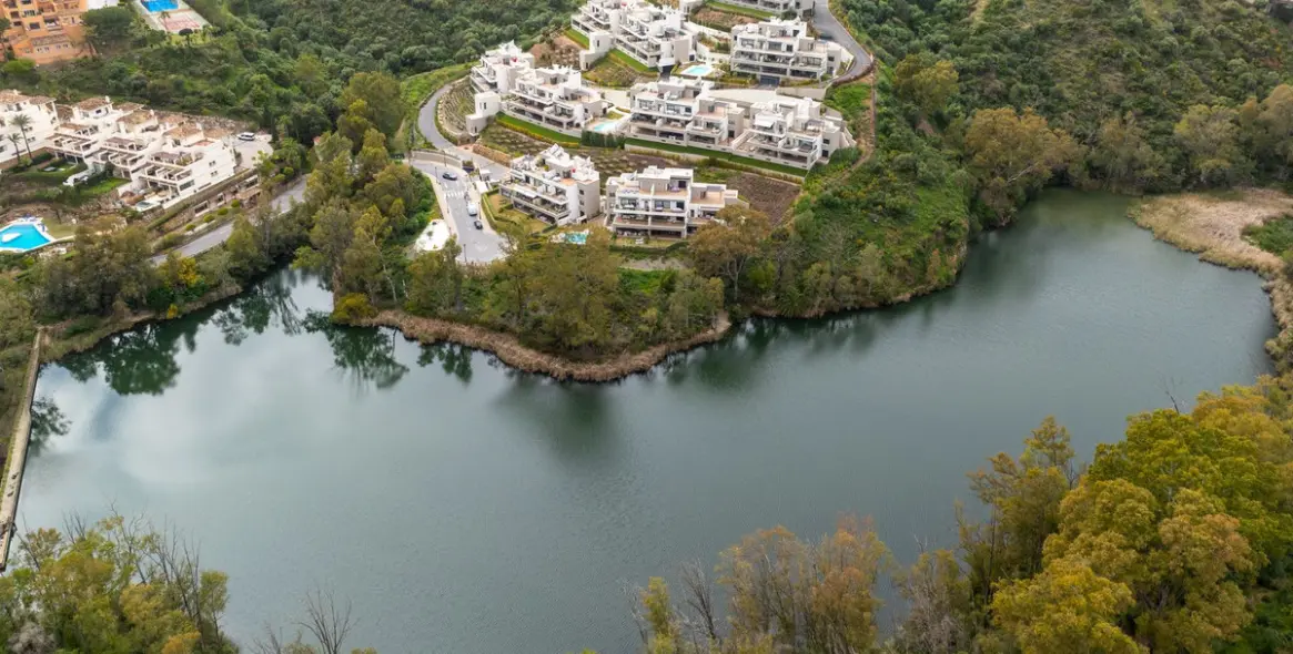 Venta de apartamento en planta media en Nueva Andalucía 3