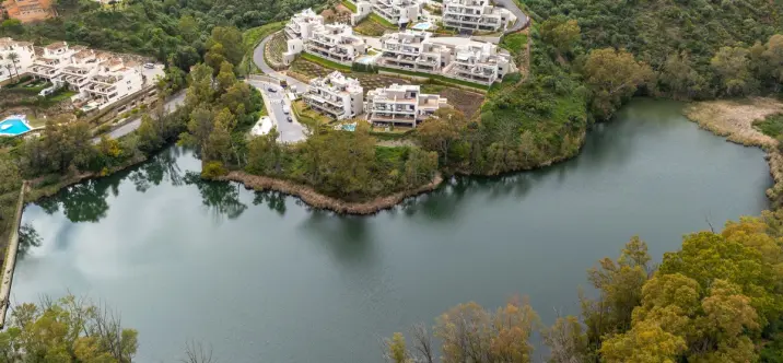Venta de apartamento en planta media en Nueva Andalucía 2