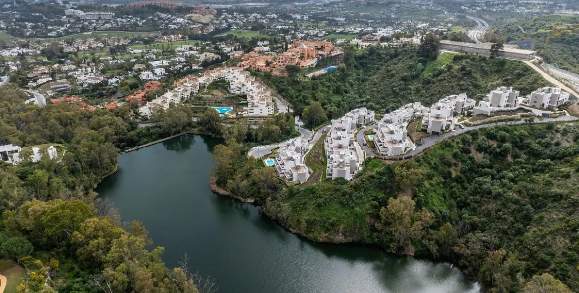 Venta de apartamento en planta media en Nueva Andalucía 4