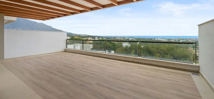 Venta de apartamento en planta media en Nueva Andalucía 4