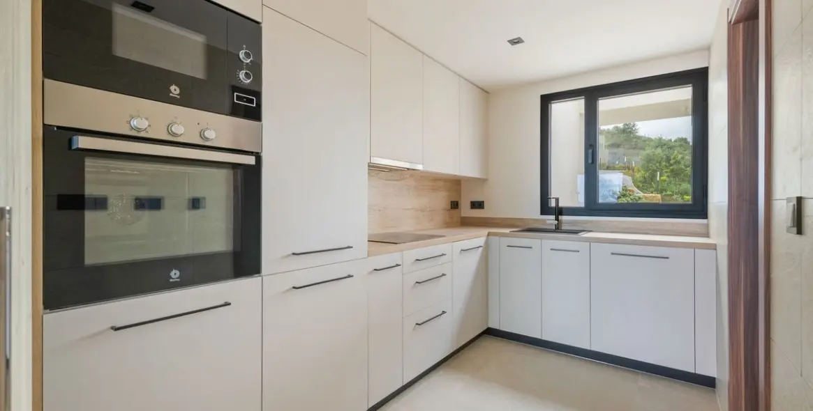 Venta de apartamento en planta media en Nueva Andalucía 11