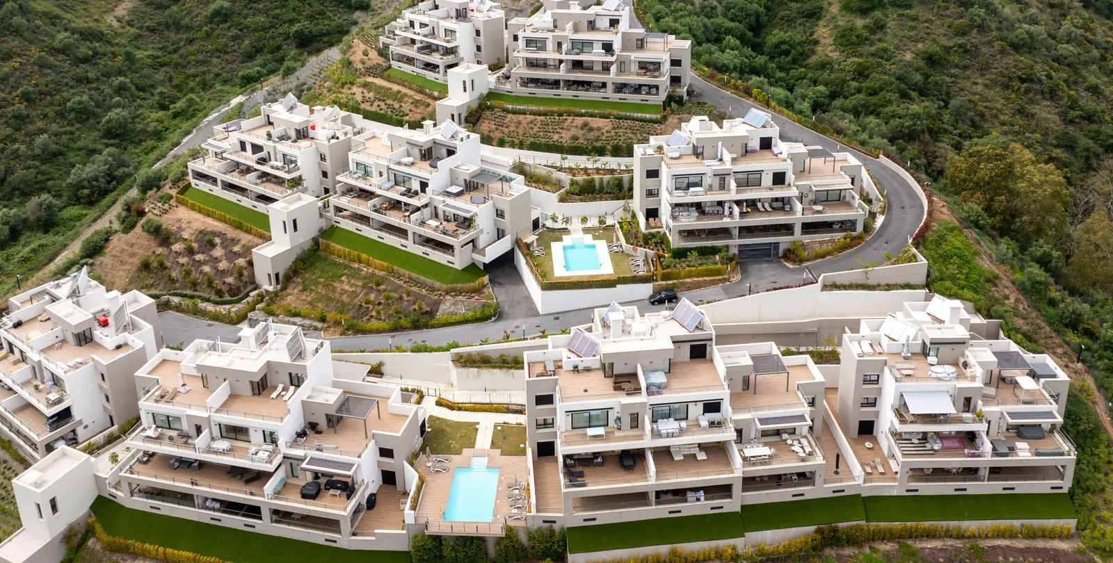 Sale of middle floor apartment in Nueva Andalucía 1