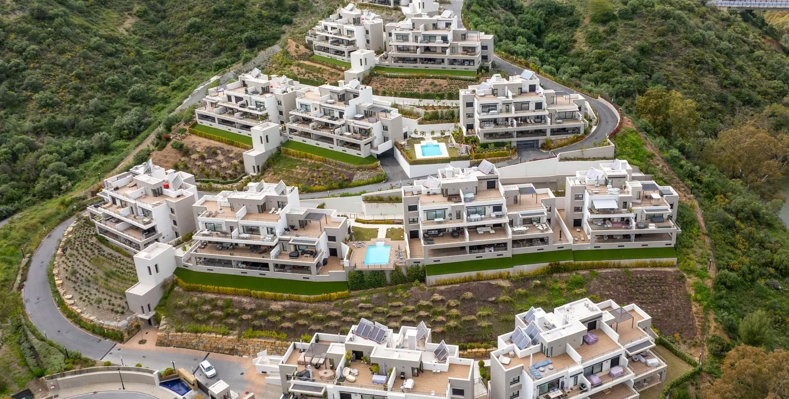 Sale of middle floor apartment in Nueva Andalucía 2