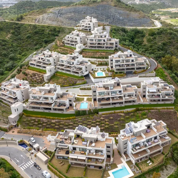 Sale of middle floor apartment in Nueva Andalucía