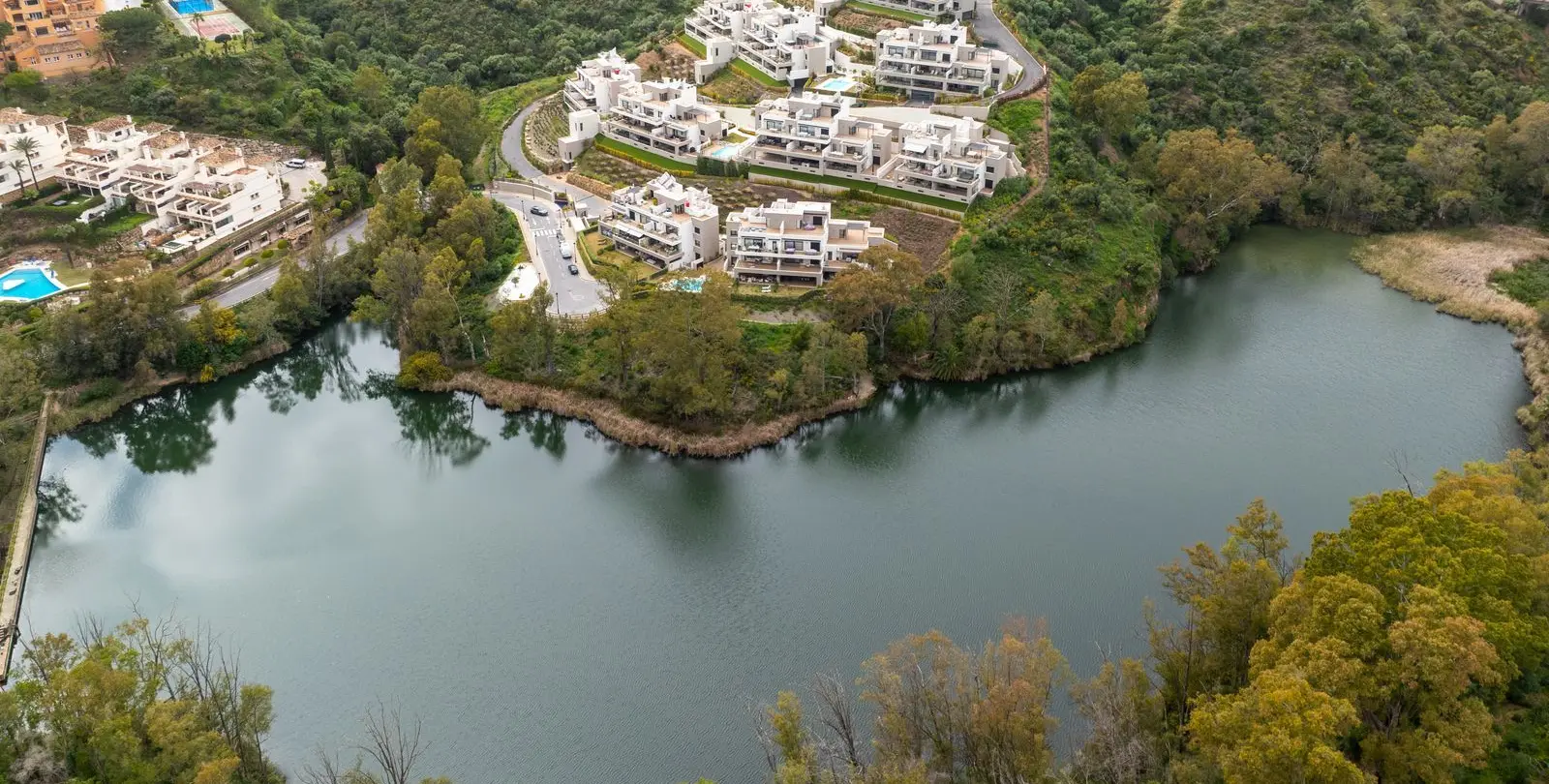 Sale of middle floor apartment in Nueva Andalucía 3
