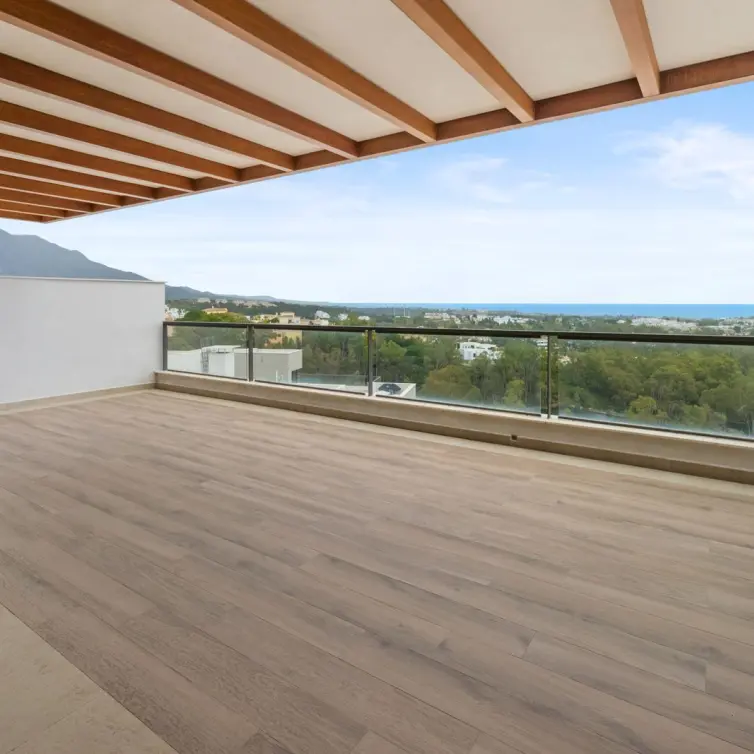 Sale of middle floor apartment in Nueva Andalucía