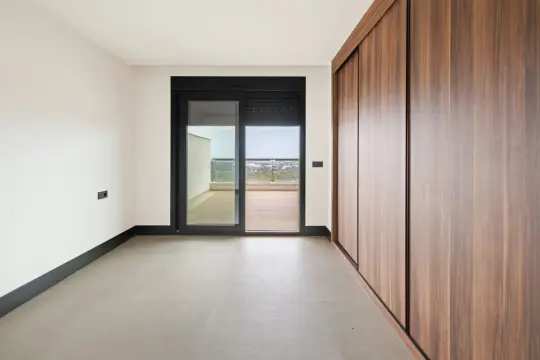 Image 6 thumb
