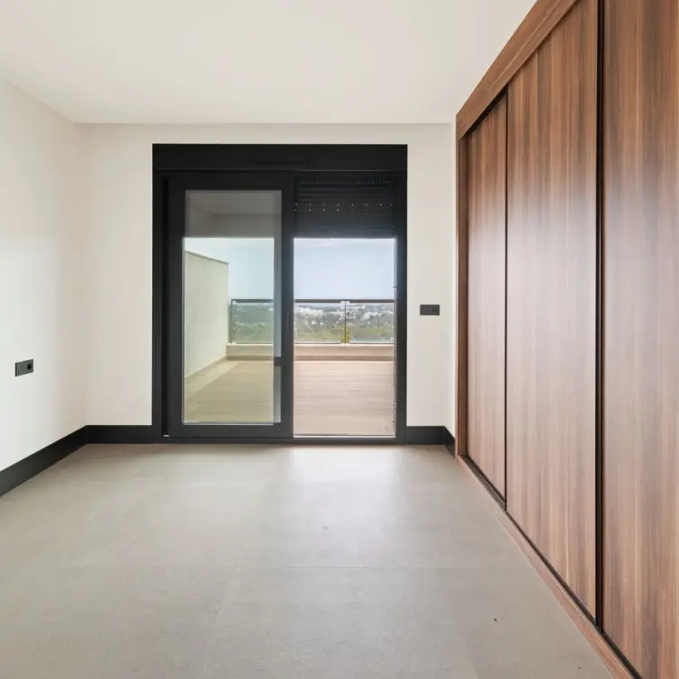 Sale of middle floor apartment in Nueva Andalucía