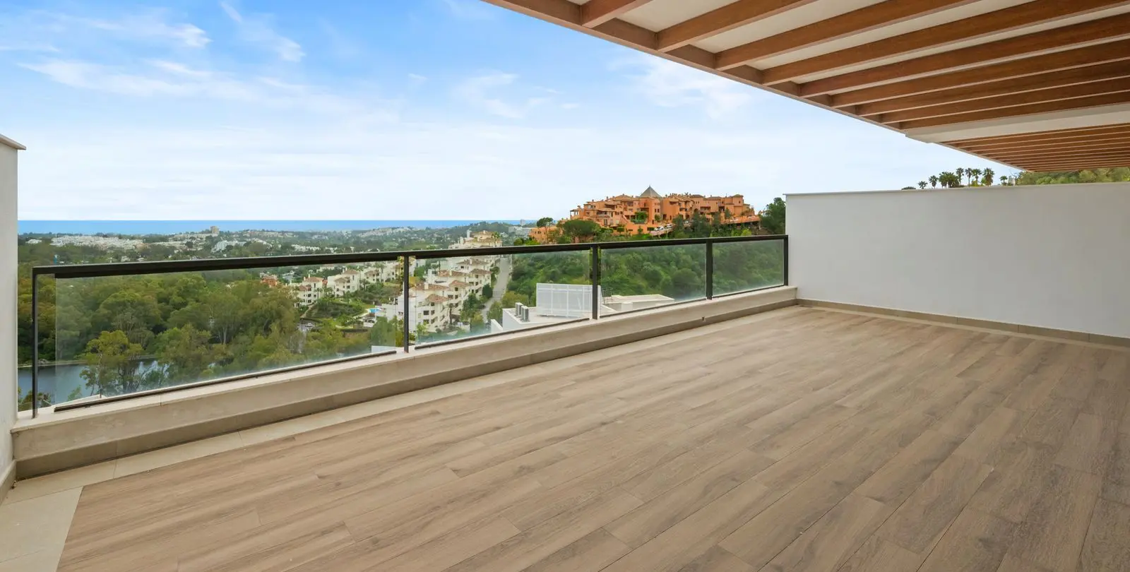 Sale of middle floor apartment in Nueva Andalucía 16