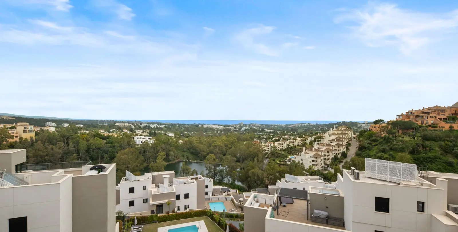 Sale of middle floor apartment in Nueva Andalucía 18
