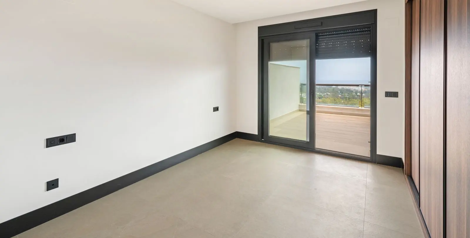 Venta de apartamento en planta media en Nueva Andalucía 8