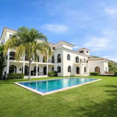 Sale of detached villa in Benahavís