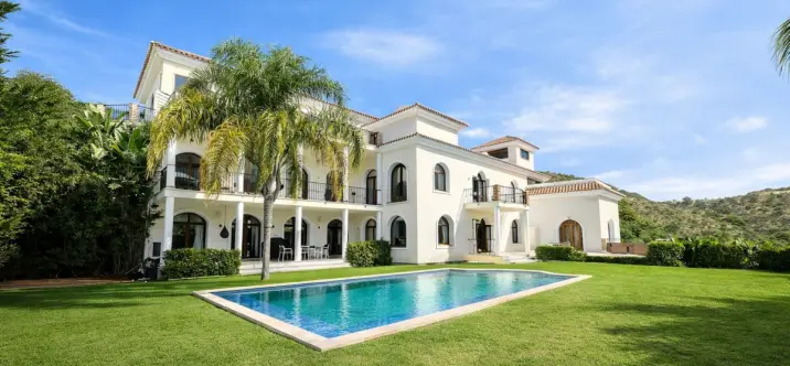 Продажа  отдельно стоящей виллы в Benahavís 0