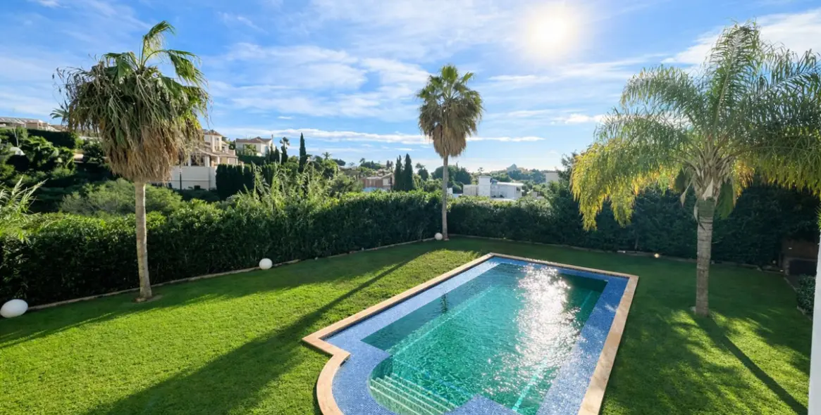 Продажа  отдельно стоящей виллы в Benahavís 2