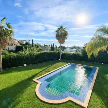 Sale of detached villa in Benahavís