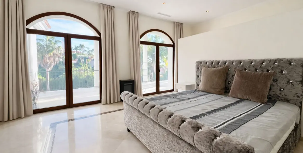 Продажа  отдельно стоящей виллы в Benahavís 4