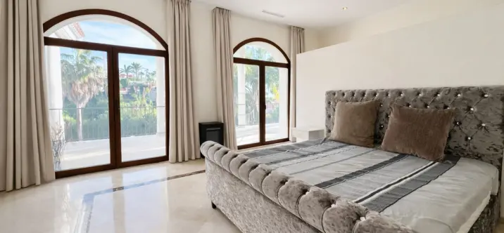 Продажа  отдельно стоящей виллы в Benahavís 3