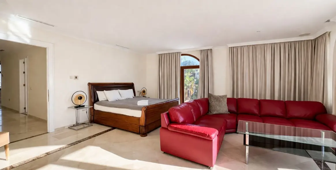 Продажа  отдельно стоящей виллы в Benahavís 9