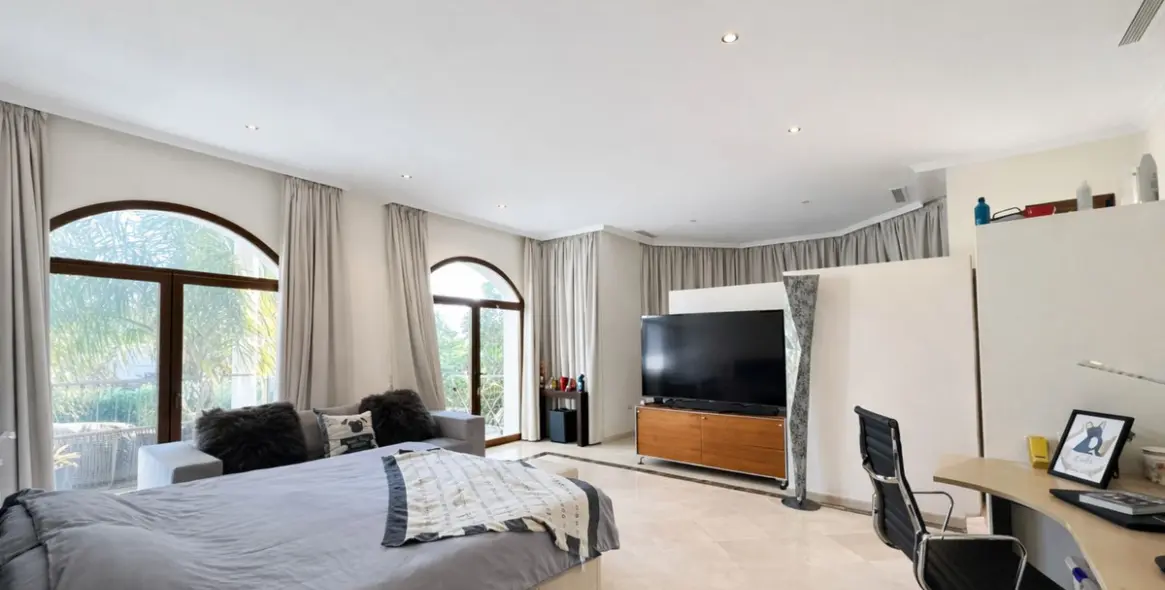 Продажа  отдельно стоящей виллы в Benahavís 11