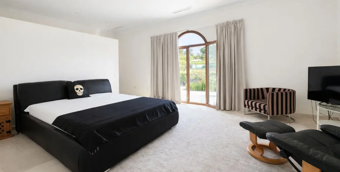 Продажа  отдельно стоящей виллы в Benahavís 15