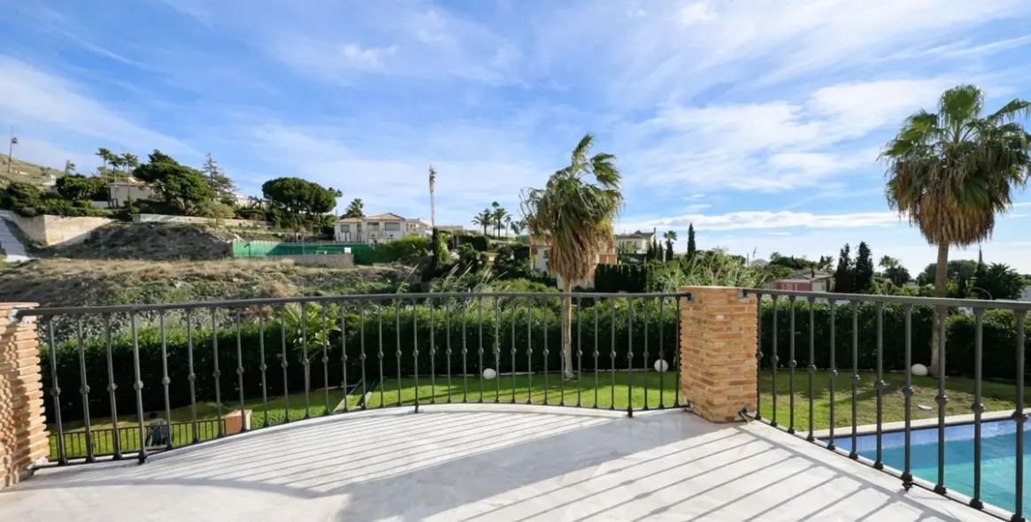 Продажа  отдельно стоящей виллы в Benahavís 16