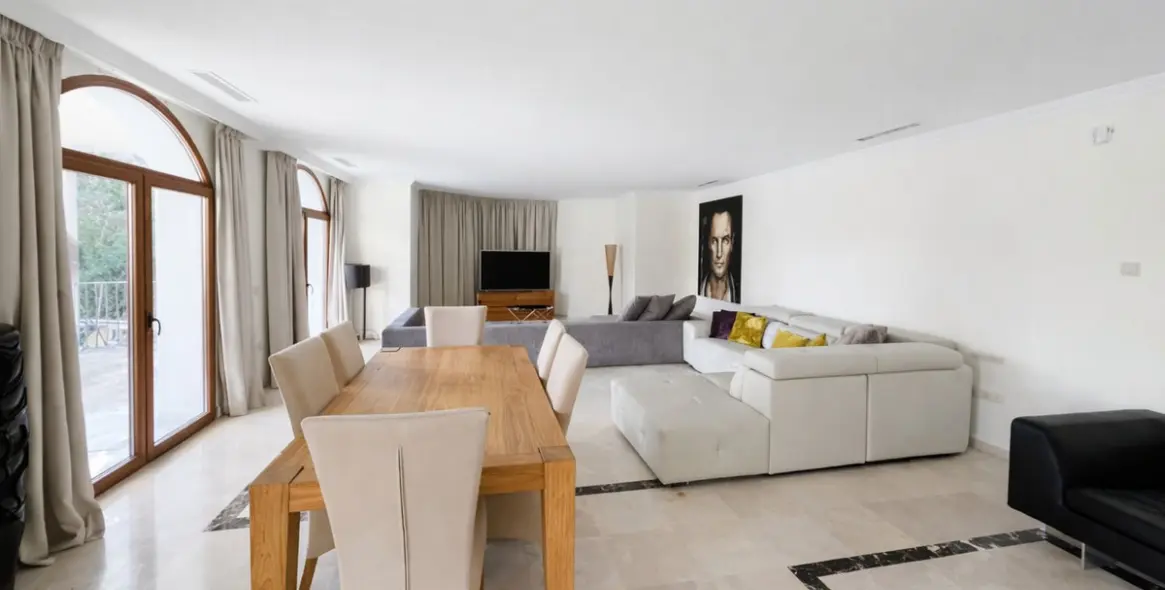 Продажа  отдельно стоящей виллы в Benahavís 17