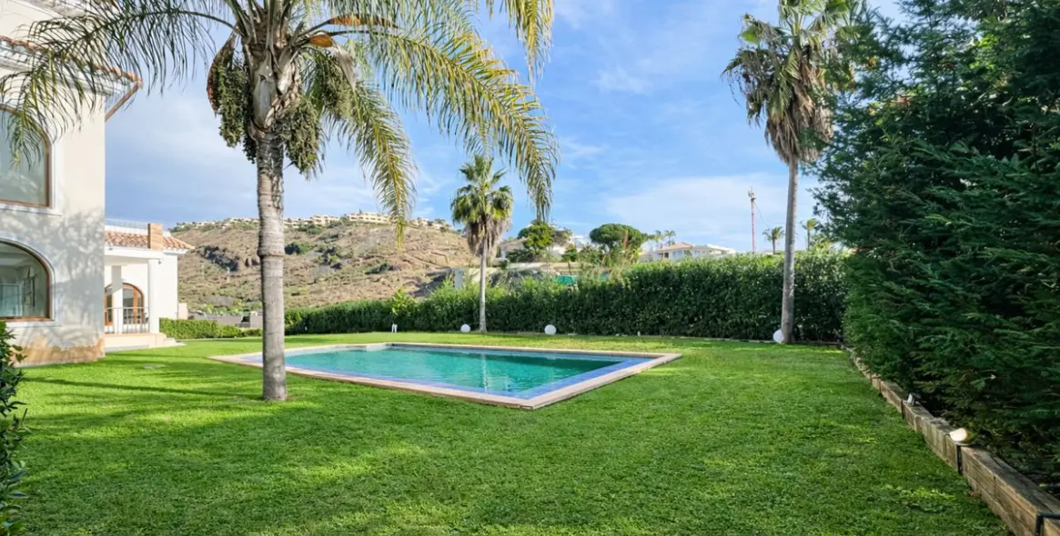 Продажа  отдельно стоящей виллы в Benahavís 18