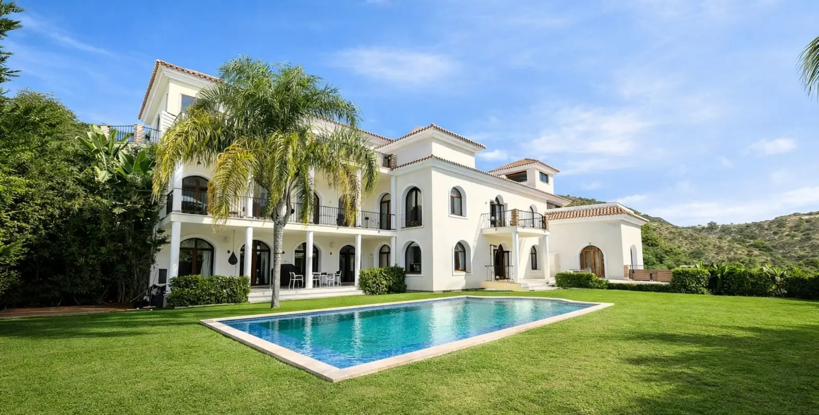 Sale of detached villa in Benahavís 1