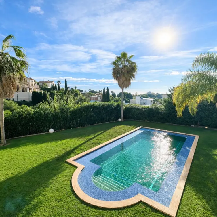Sale of detached villa in Benahavís