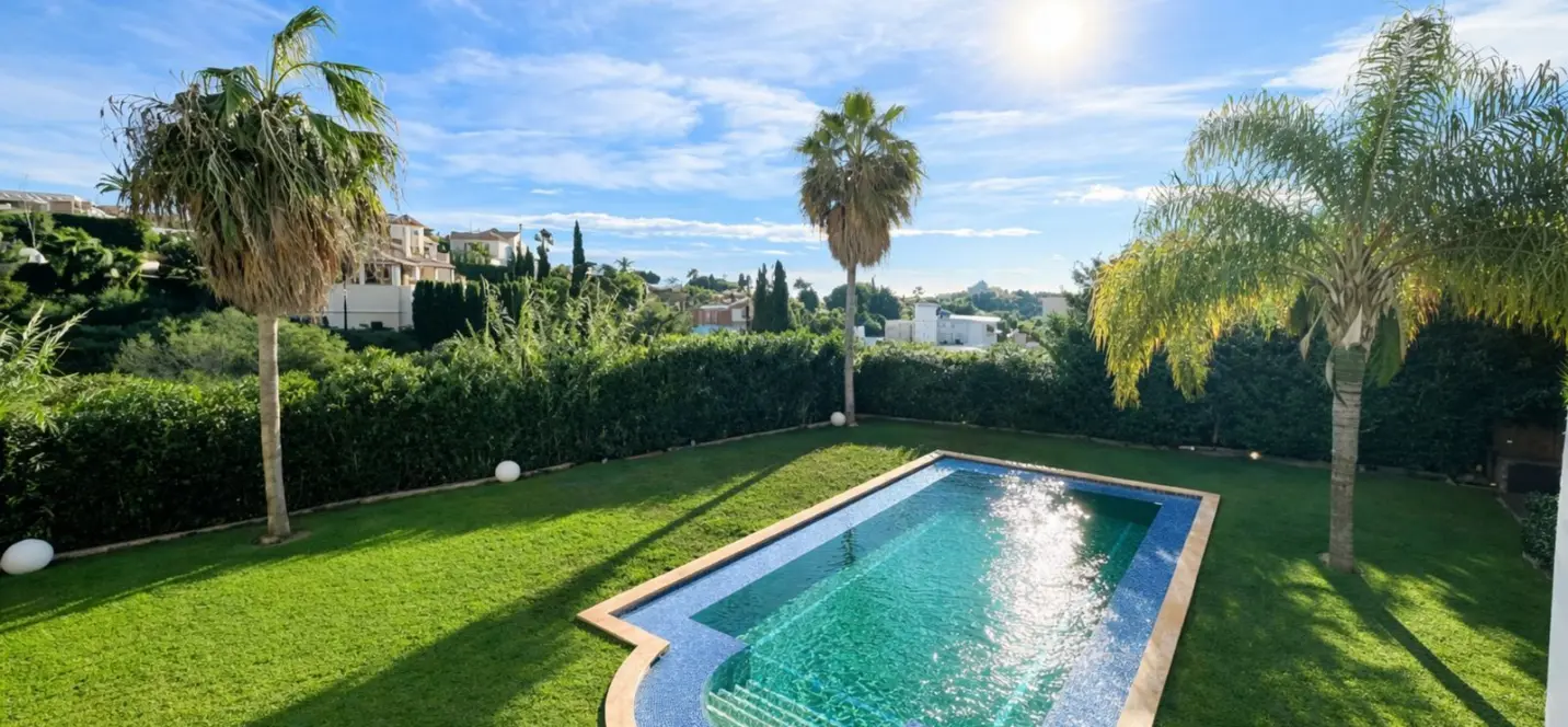 Sale of detached villa in Benahavís 1