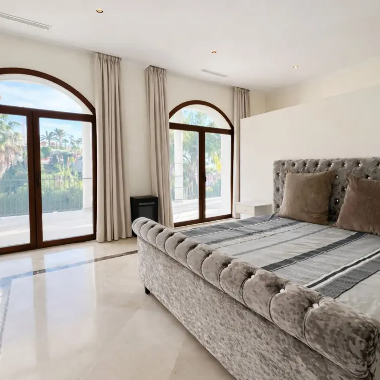 Sale of detached villa in Benahavís