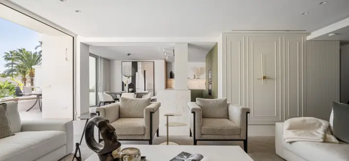 Продажа двухуровневого пентхауса в The Golden Mile 0