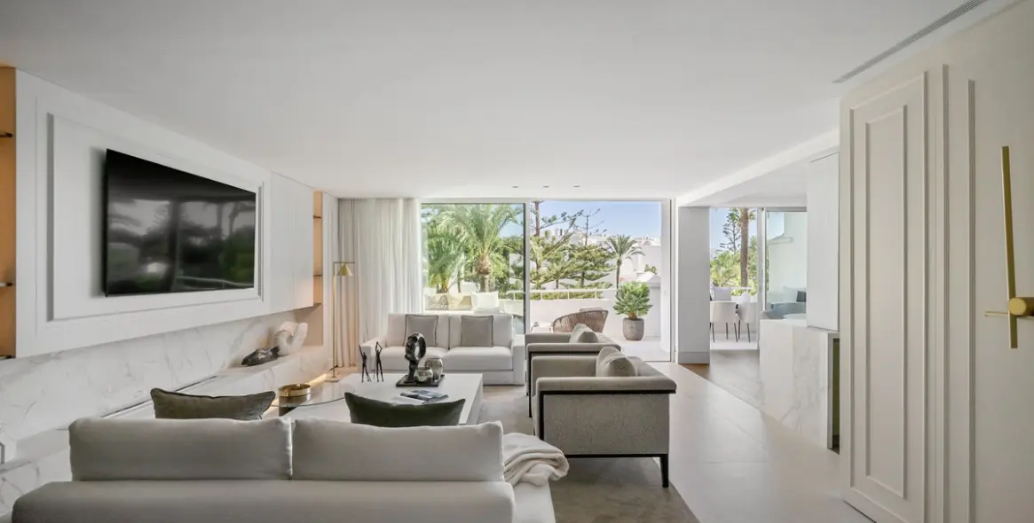 Sale of penthouse duplex in The Golden Mile 3