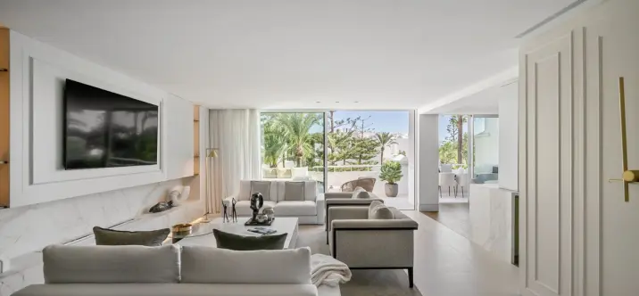 Продажа двухуровневого пентхауса в The Golden Mile 2