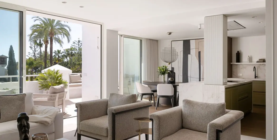 Sale of penthouse duplex in The Golden Mile 4