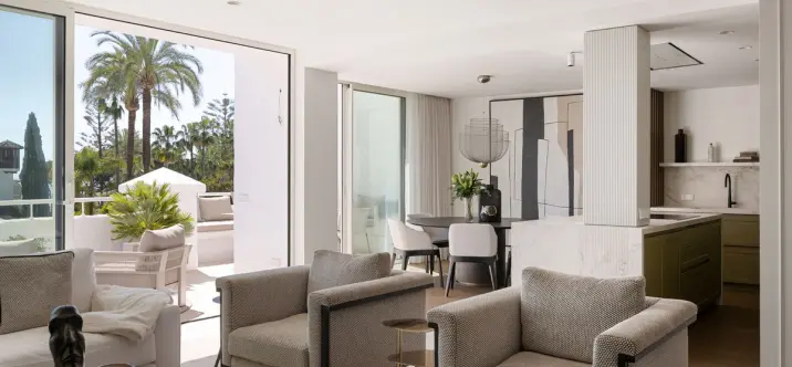 Продажа двухуровневого пентхауса в The Golden Mile 3