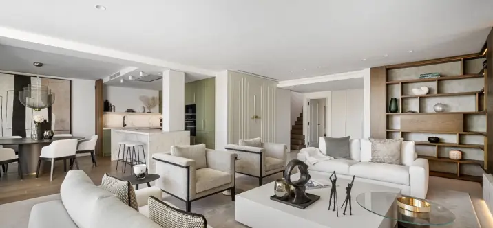 Продажа двухуровневого пентхауса в The Golden Mile 4