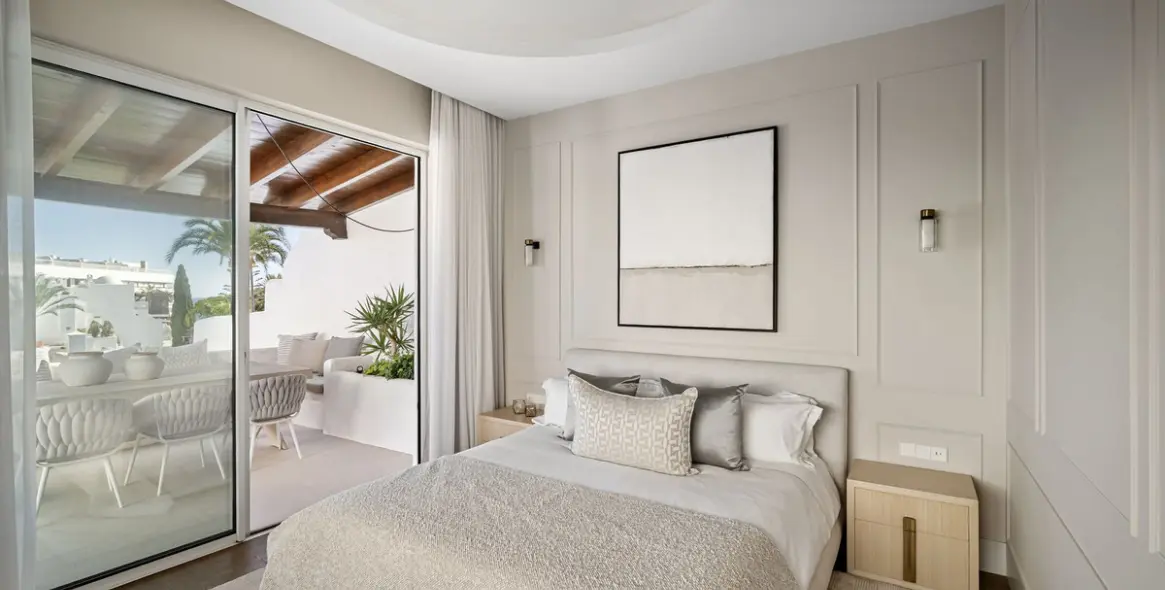 Sale of penthouse duplex in The Golden Mile 6