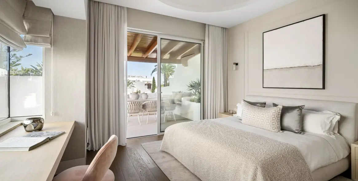 Sale of penthouse duplex in The Golden Mile 7