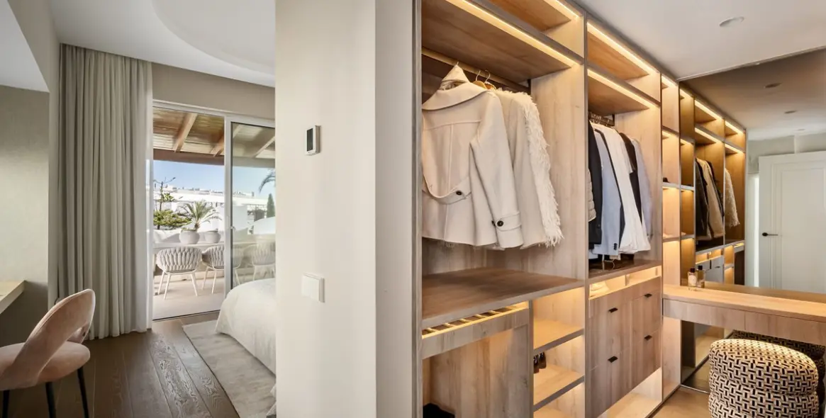 Sale of penthouse duplex in The Golden Mile 9