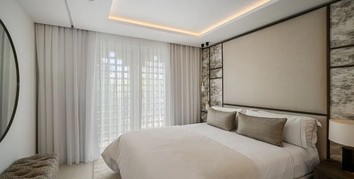 Sale of penthouse duplex in The Golden Mile 13