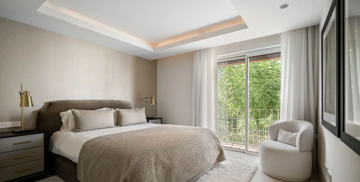 Sale of penthouse duplex in The Golden Mile 14