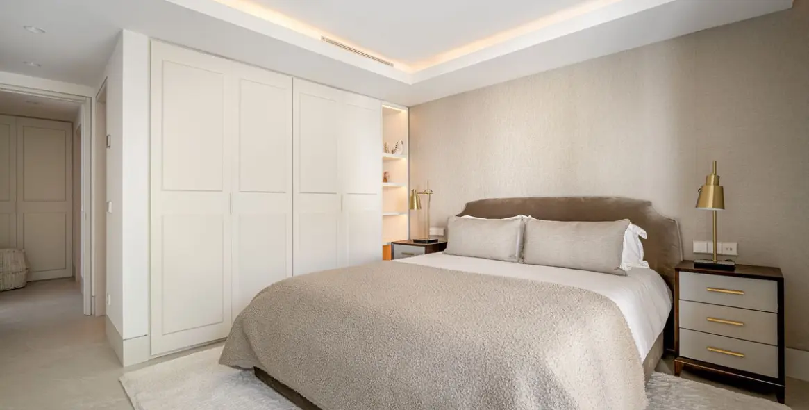 Sale of penthouse duplex in The Golden Mile 16