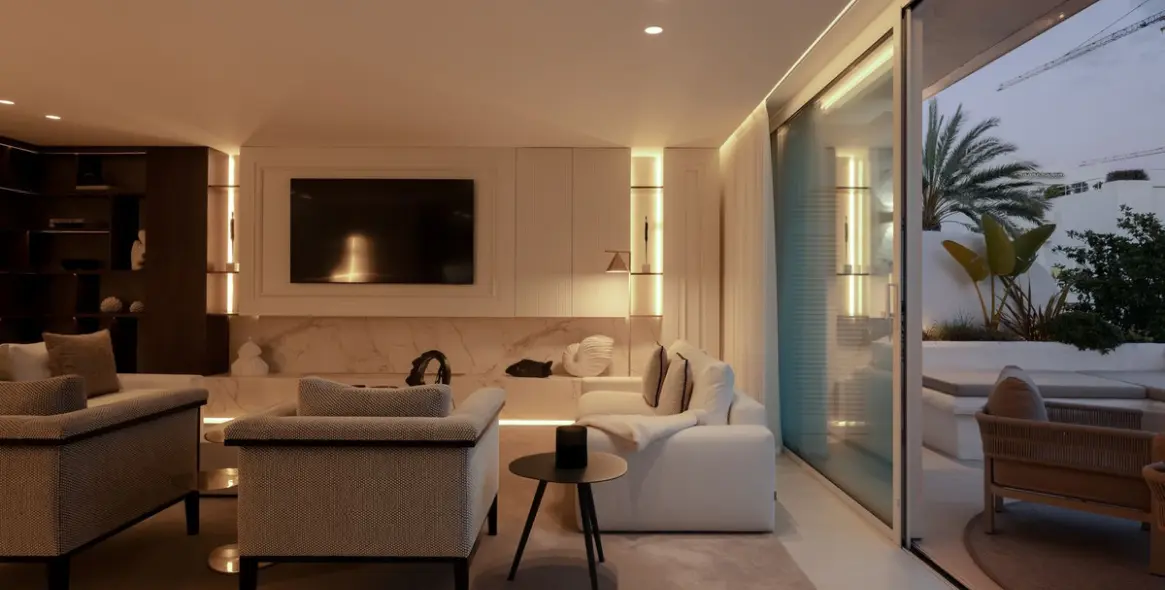 Sale of penthouse duplex in The Golden Mile 19