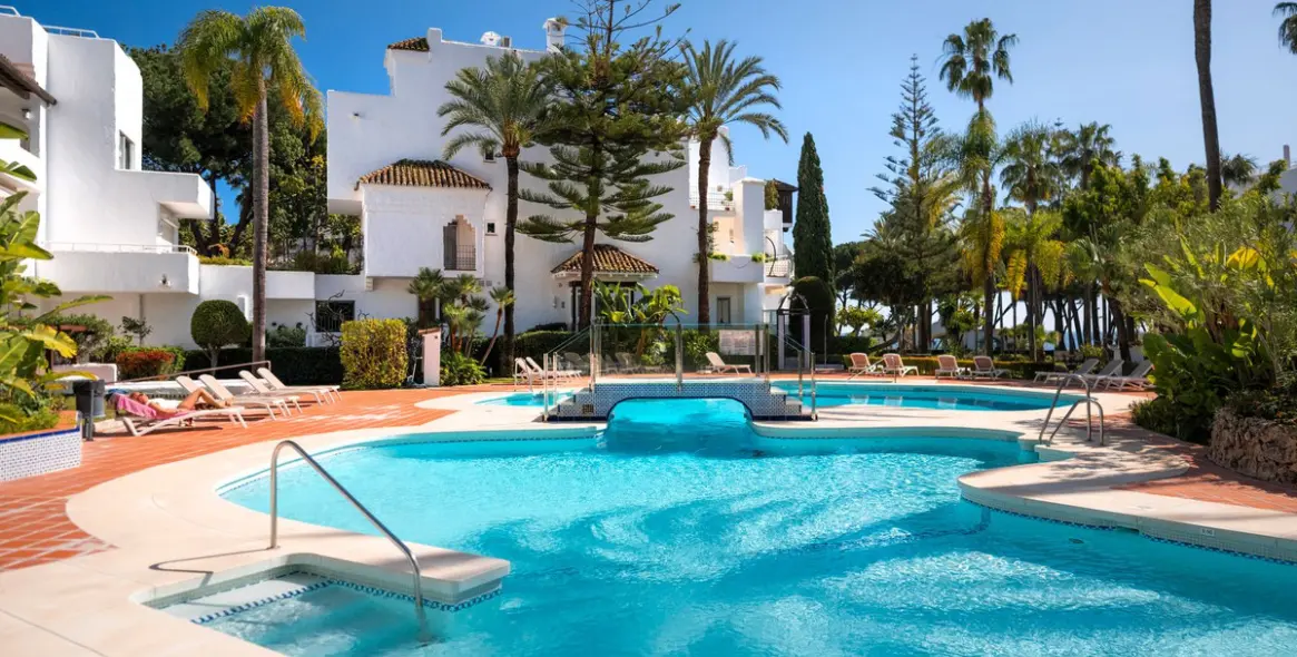 Sale of penthouse duplex in The Golden Mile 20