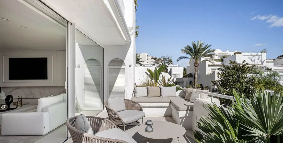 Sale of penthouse duplex in The Golden Mile 21