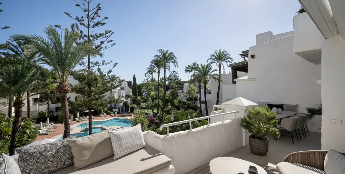 Sale of penthouse duplex in The Golden Mile 23