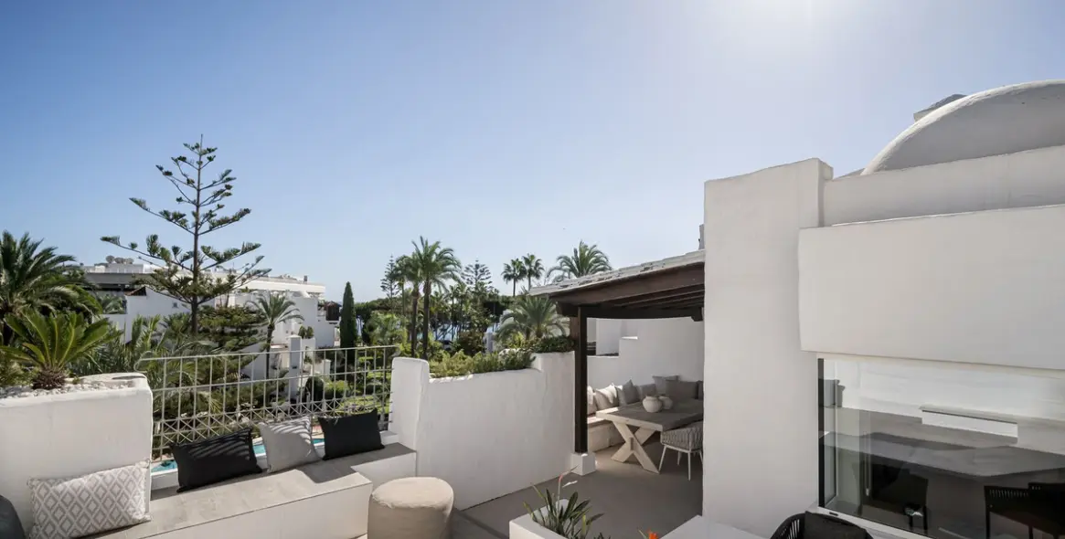 Sale of penthouse duplex in The Golden Mile 24